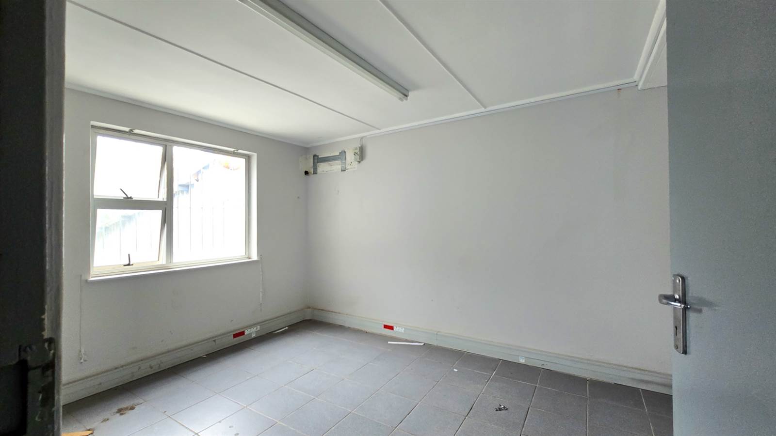 775  m² Commercial space in East London Central photo number 29