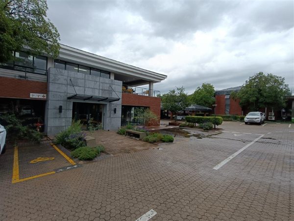 153  m² Commercial space in Bryanston
