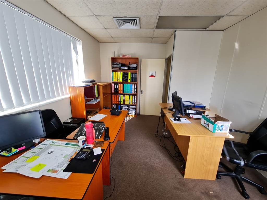 160  m² Office Space in Oakdale photo number 4