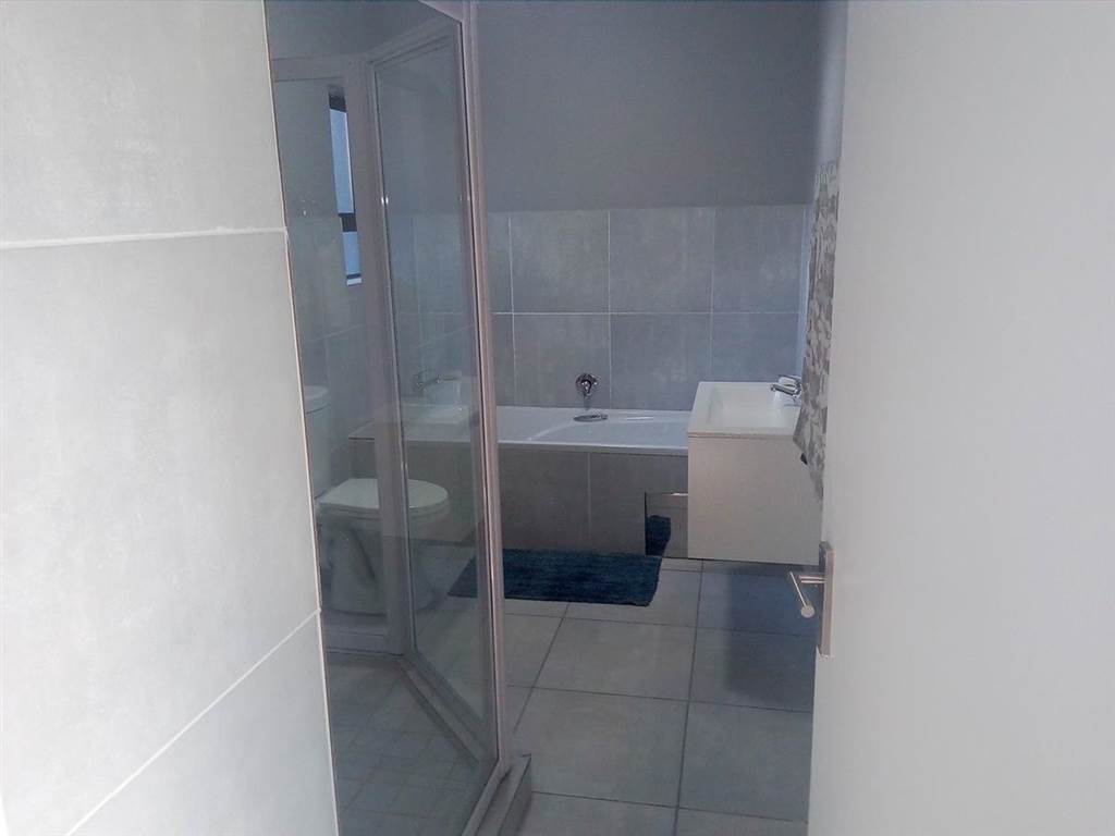 3 Bed Apartment in Ruimsig photo number 15
