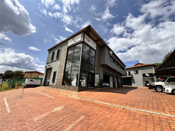 222  m² Commercial space