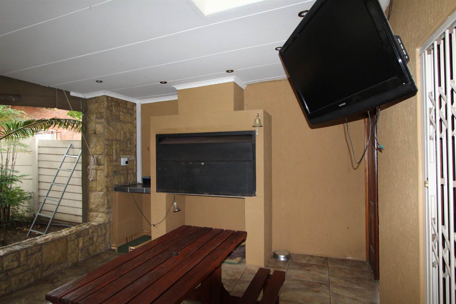 6 Bed House in Modimolle photo number 9