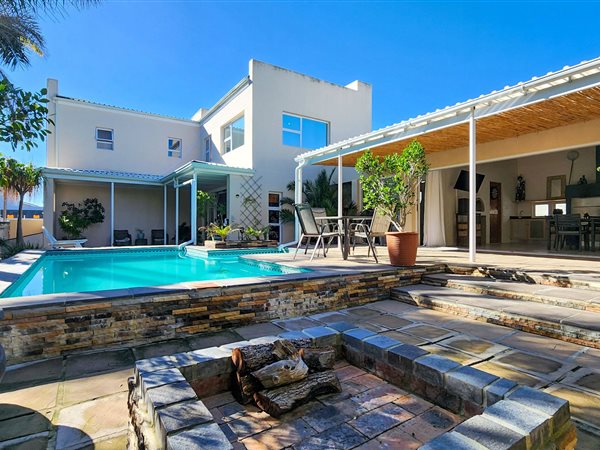 4 Bedroom House 4 Bedroom House