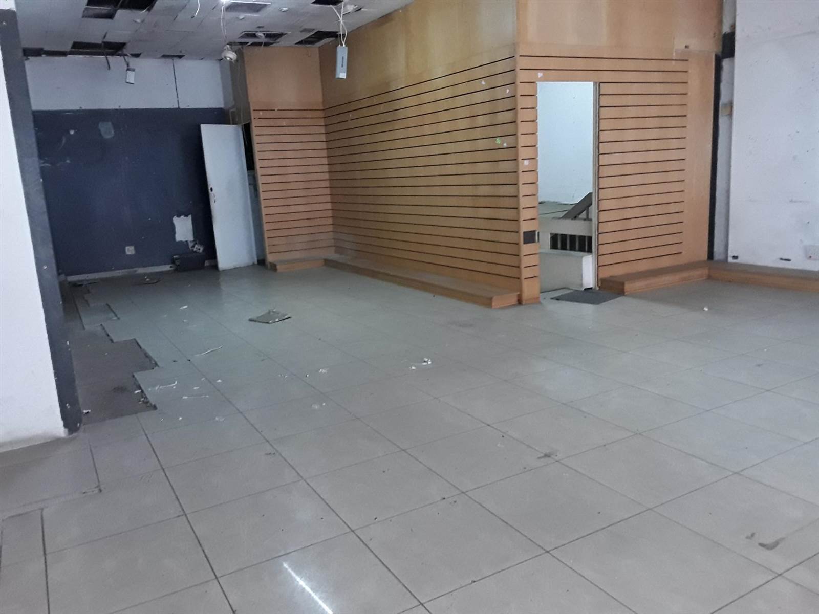 192  m² Retail Space in Durban CBD photo number 5