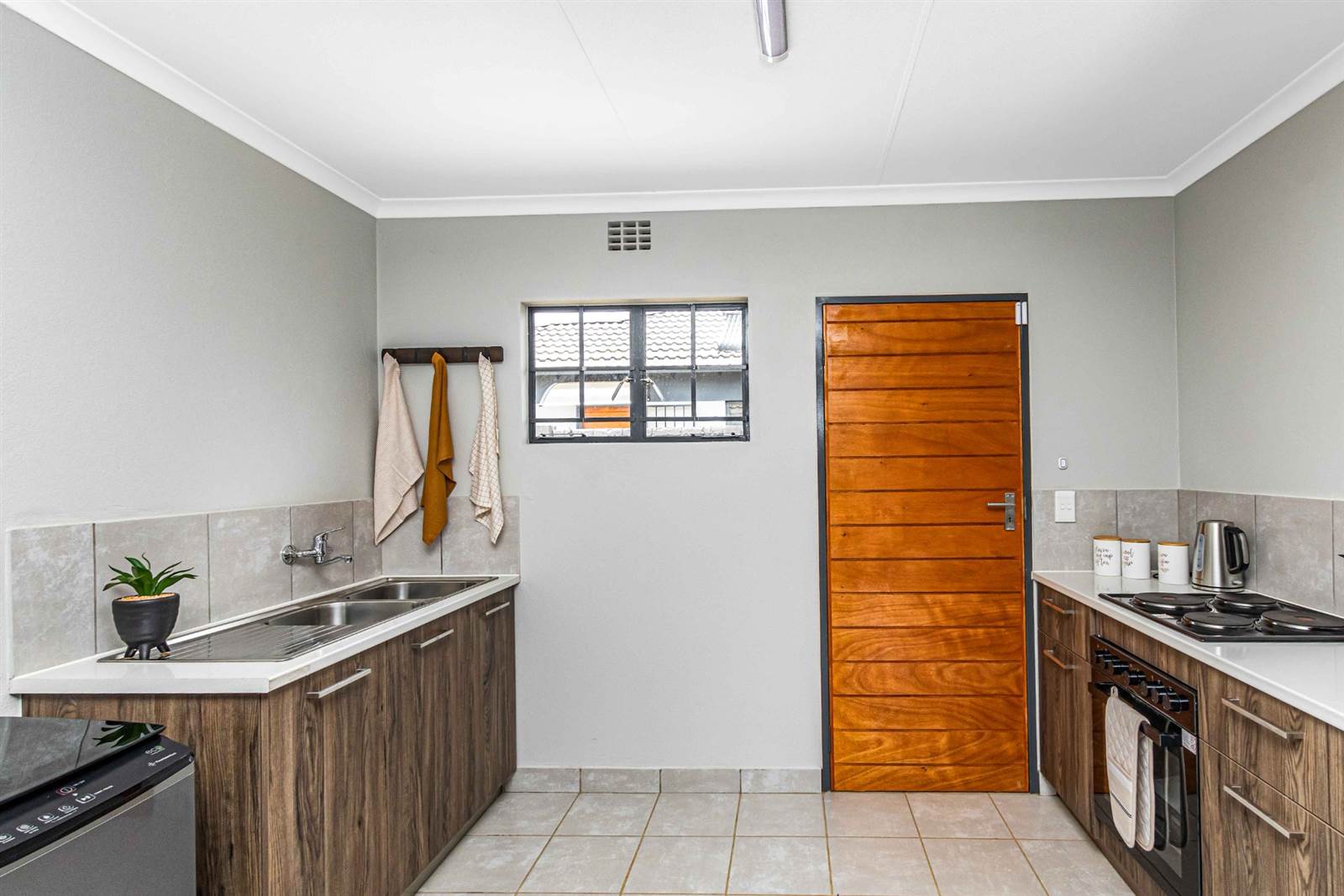 3 Bed House in Mamelodi West photo number 2