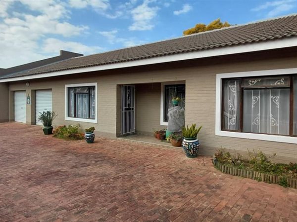 3 Bedroom Townhouse 3 Bedroom Townhouse