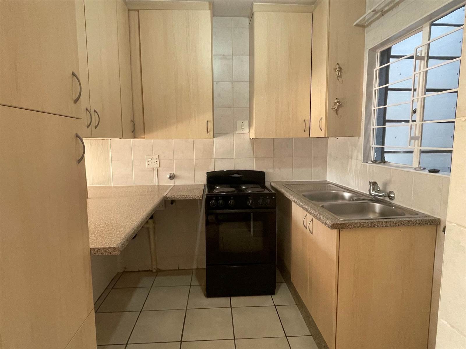 2 Bed Apartment in Radiokop photo number 7