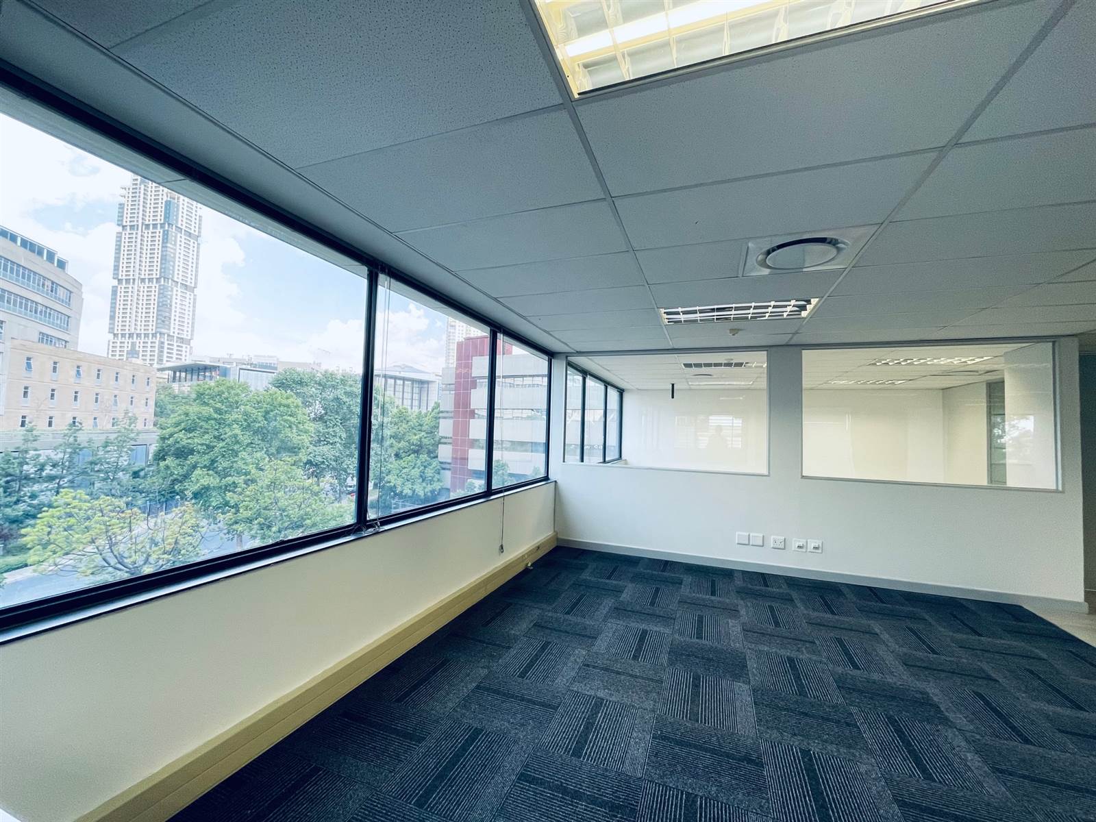 1077  m² Commercial space in Sandown photo number 15