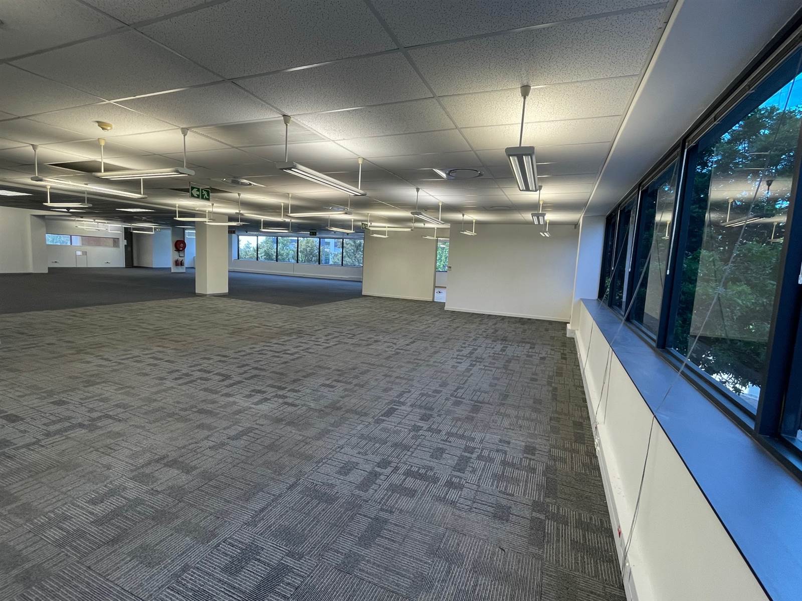 1077  m² Commercial space in Sandown photo number 4