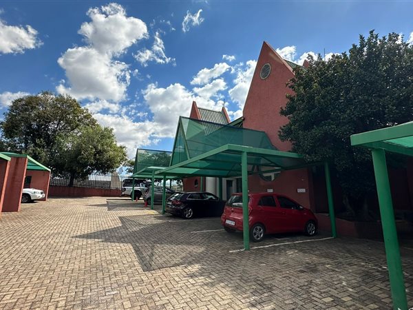 130  m² Commercial space in Highveld