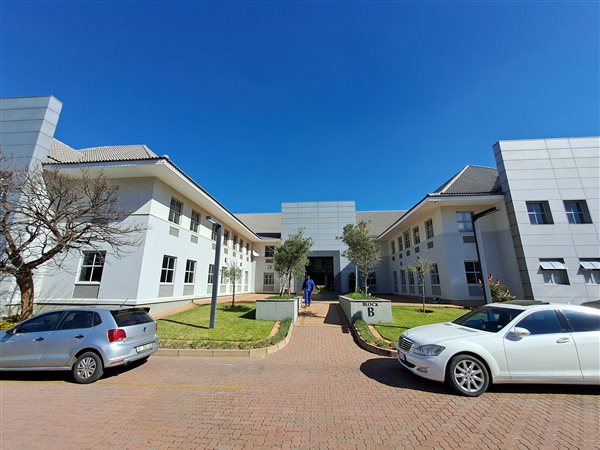 215  m² Commercial space in Hyde Park