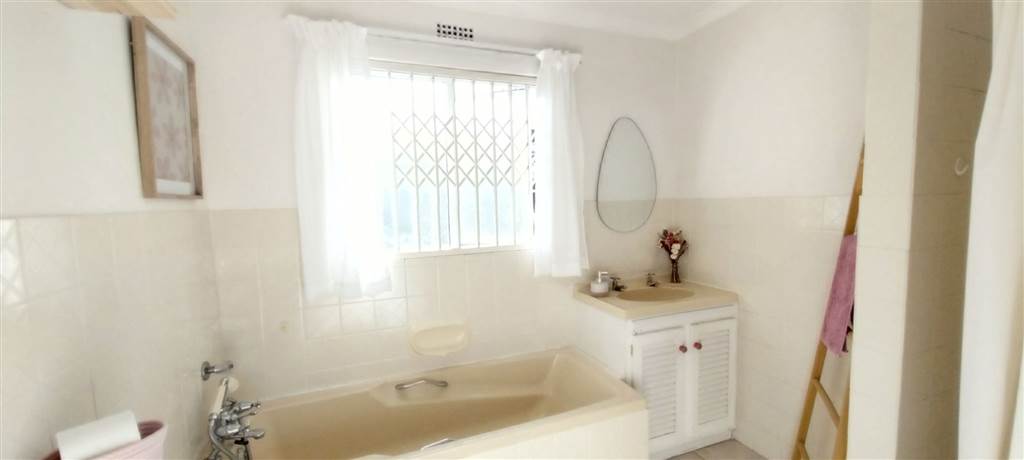 2 Bed House in Fish Hoek photo number 14