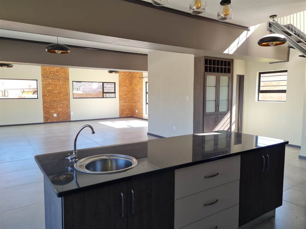 3 Bed House in Lydenburg photo number 7