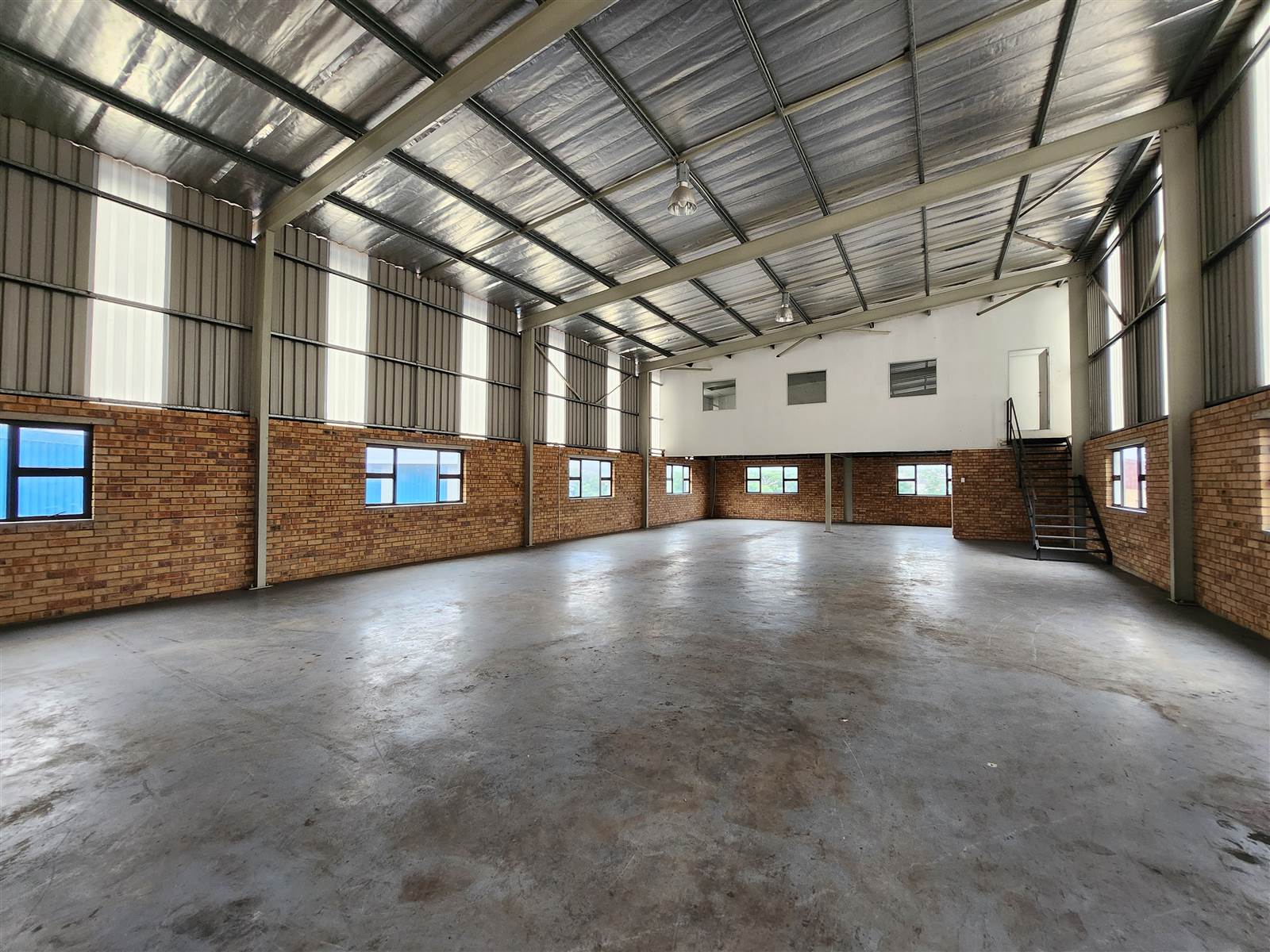 330  m² Industrial space in Queensmead Industrial photo number 2
