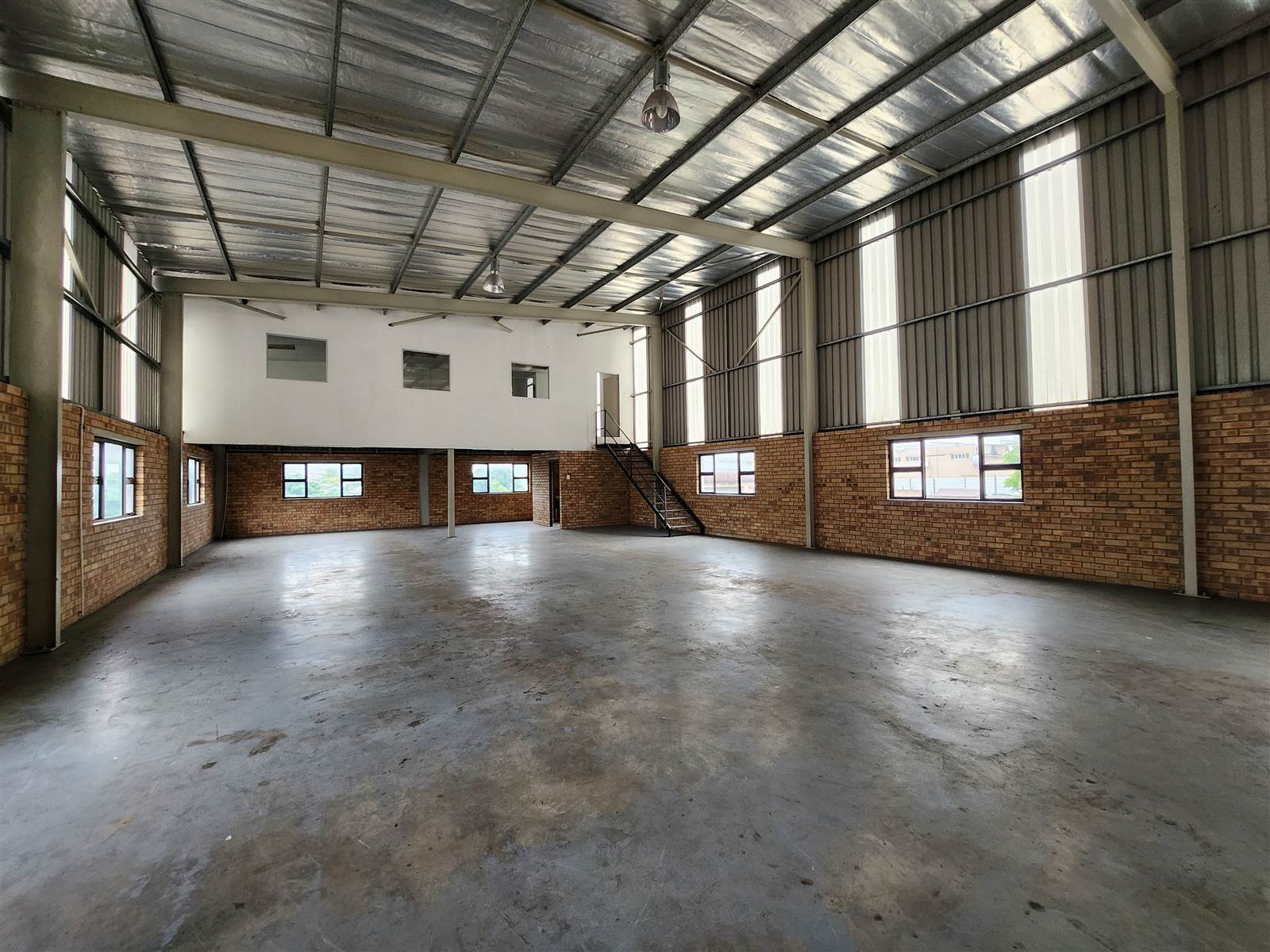 330  m² Industrial space in Queensmead Industrial photo number 3