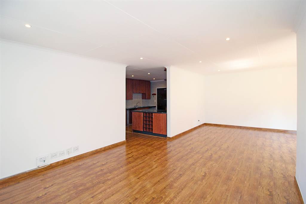 2 Bed House in Thornhill Estate photo number 4