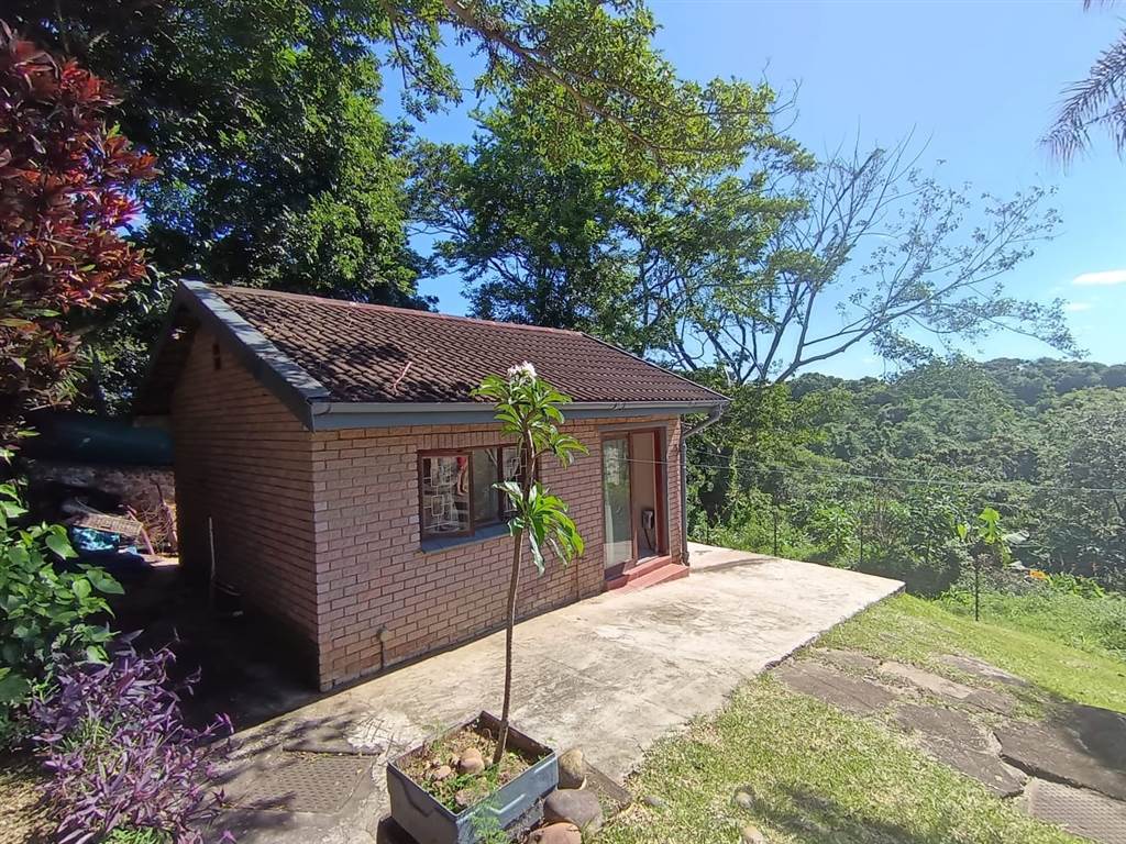 7 Bed House in Umtentweni photo number 18