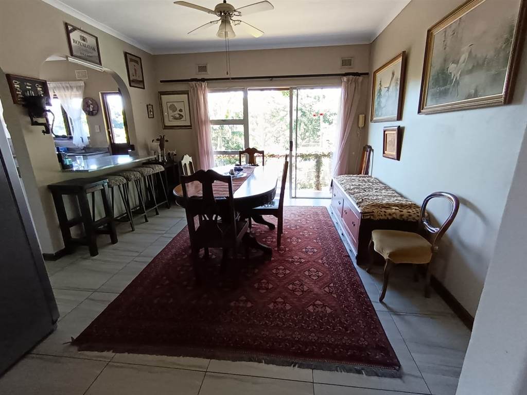 7 Bed House in Umtentweni photo number 11