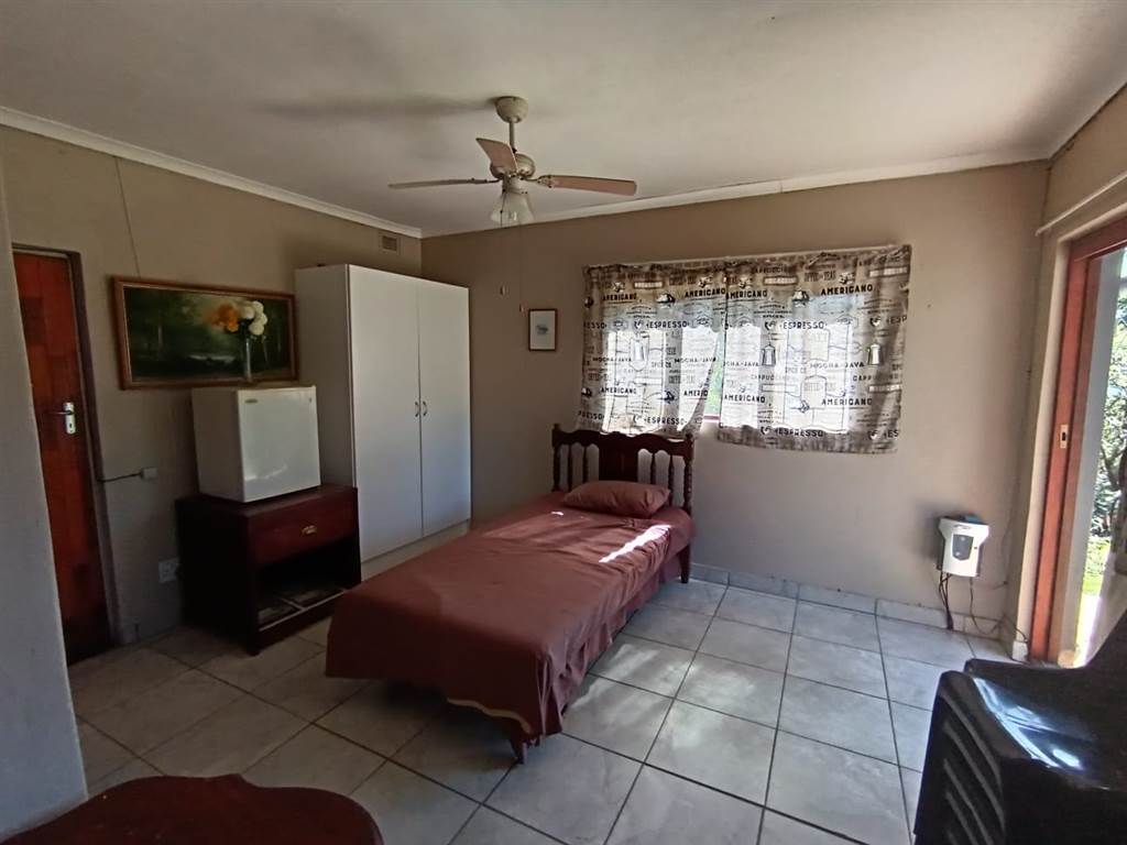 7 Bed House in Umtentweni photo number 19