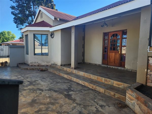4 Bed Townhouse in Potchefstroom Central
