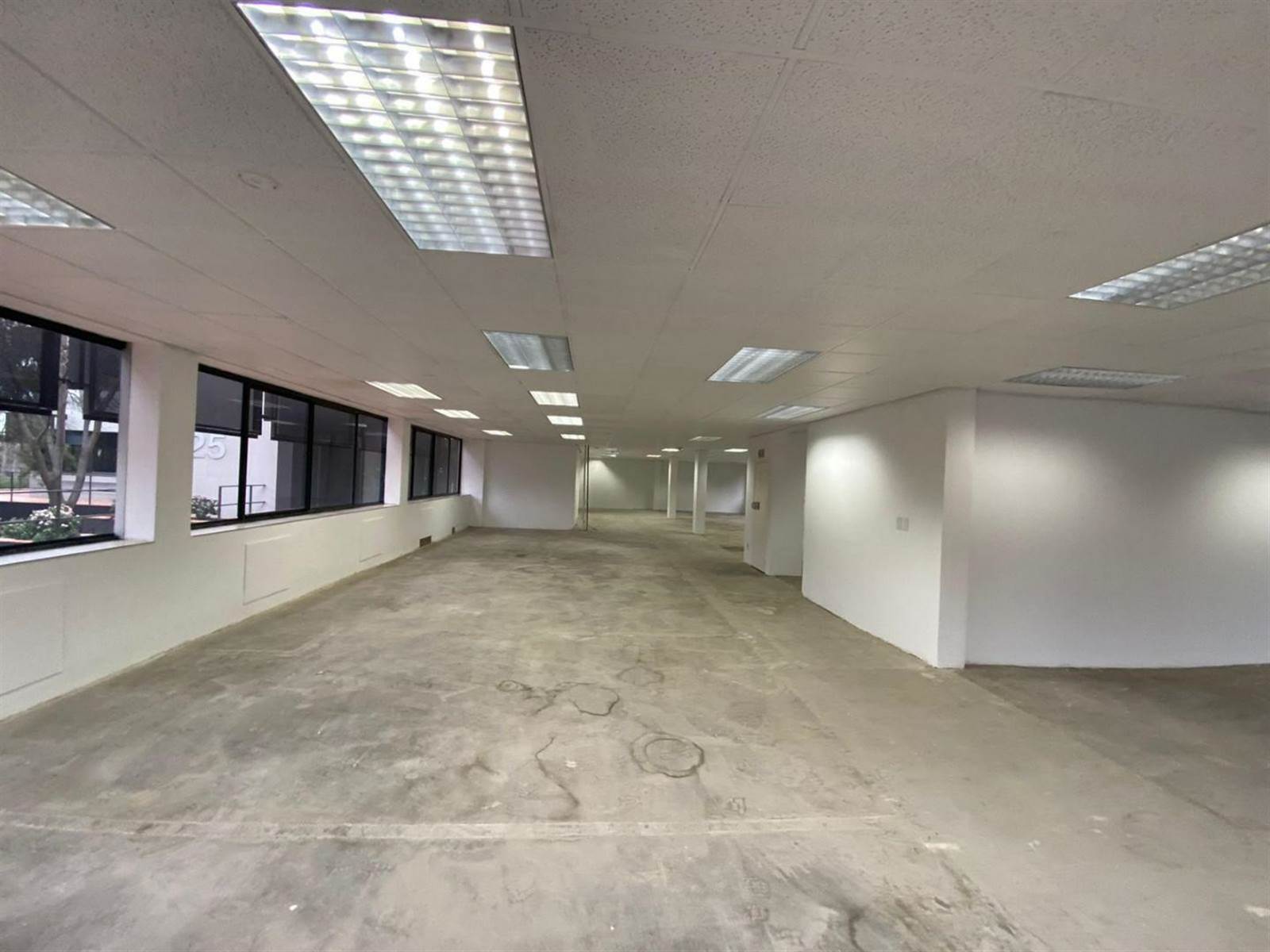 318  m² Commercial space in Woodmead photo number 12