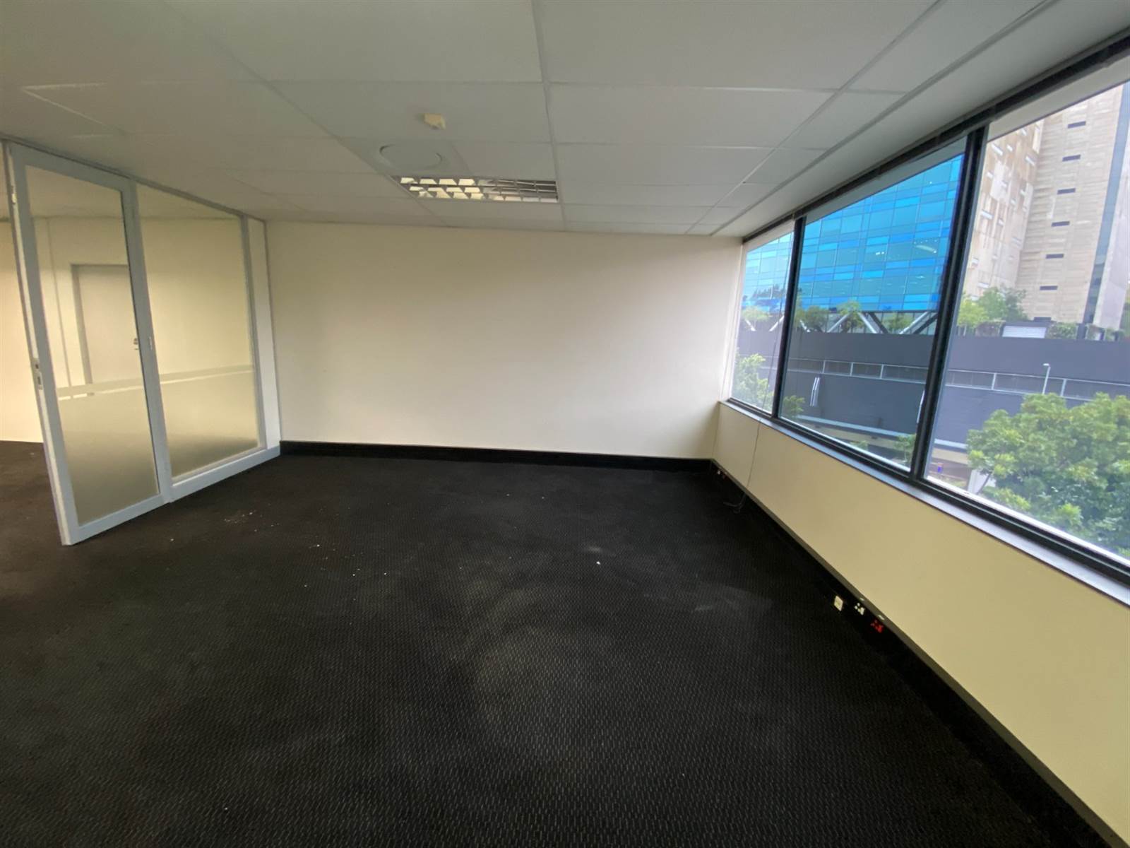 417  m² Commercial space in Sandown photo number 3