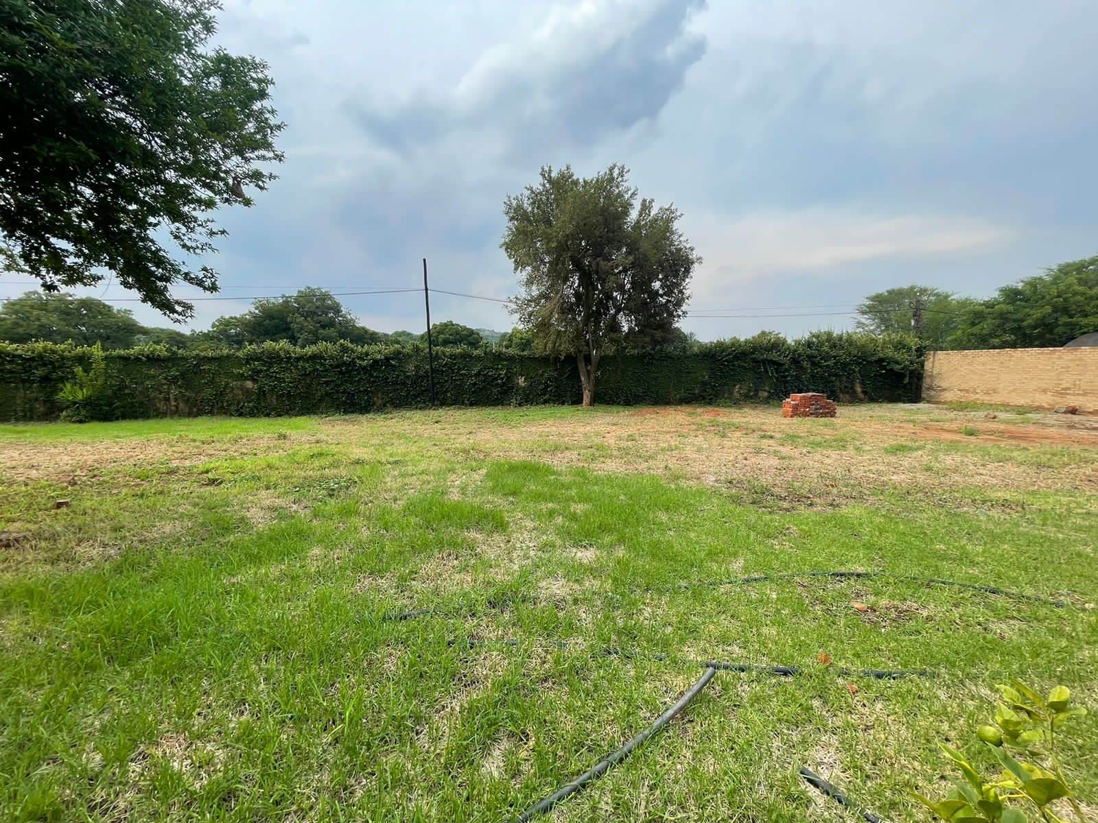 1100 m² Land available in Lynnwood photo number 1