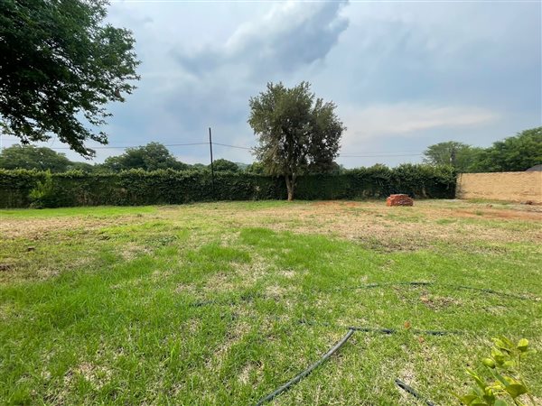 1100 m² Land available in Lynnwood