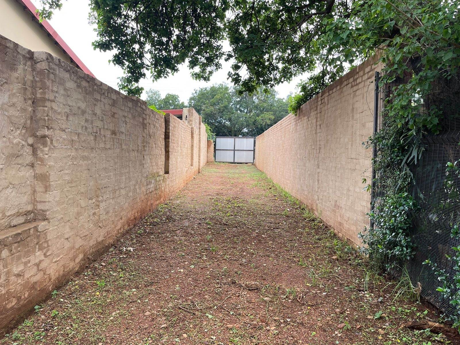 1100 m² Land available in Lynnwood photo number 19