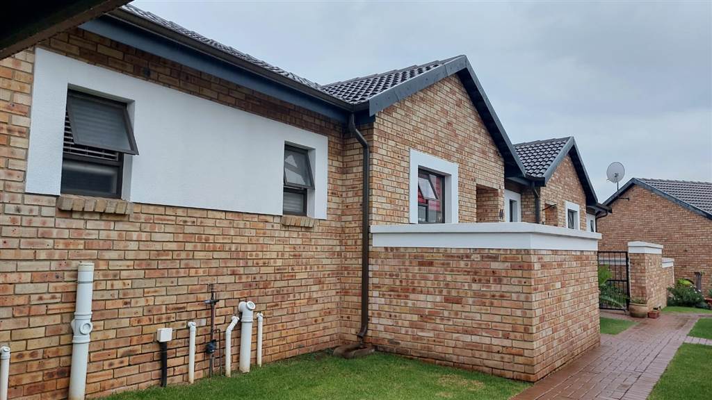 2 Bed Townhouse in Beyers Park photo number 1