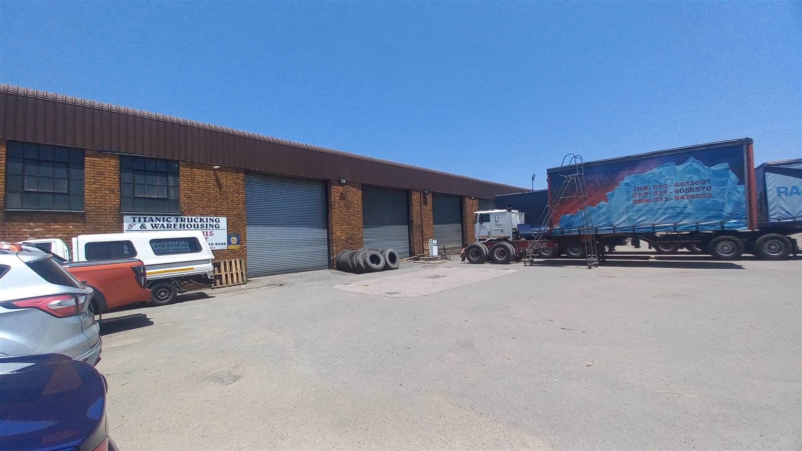 2300  m² Industrial space in Bartlett photo number 1