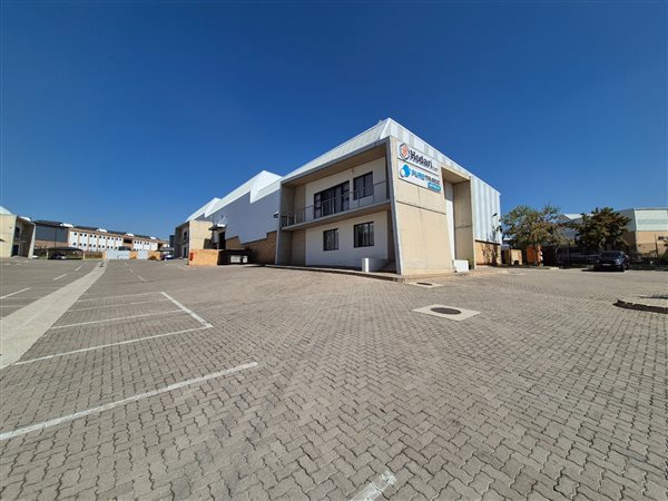 766  m² Industrial space