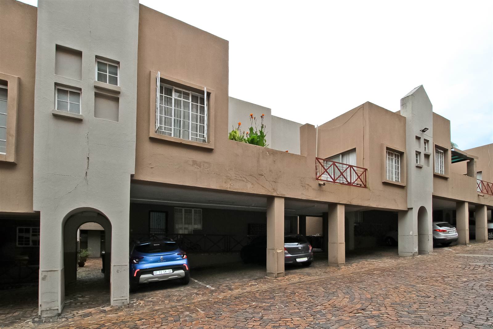 2 Bed Apartment in Corlett Gardens photo number 17