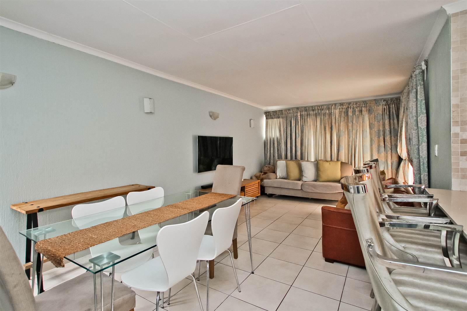 2 Bed Apartment in Corlett Gardens photo number 1