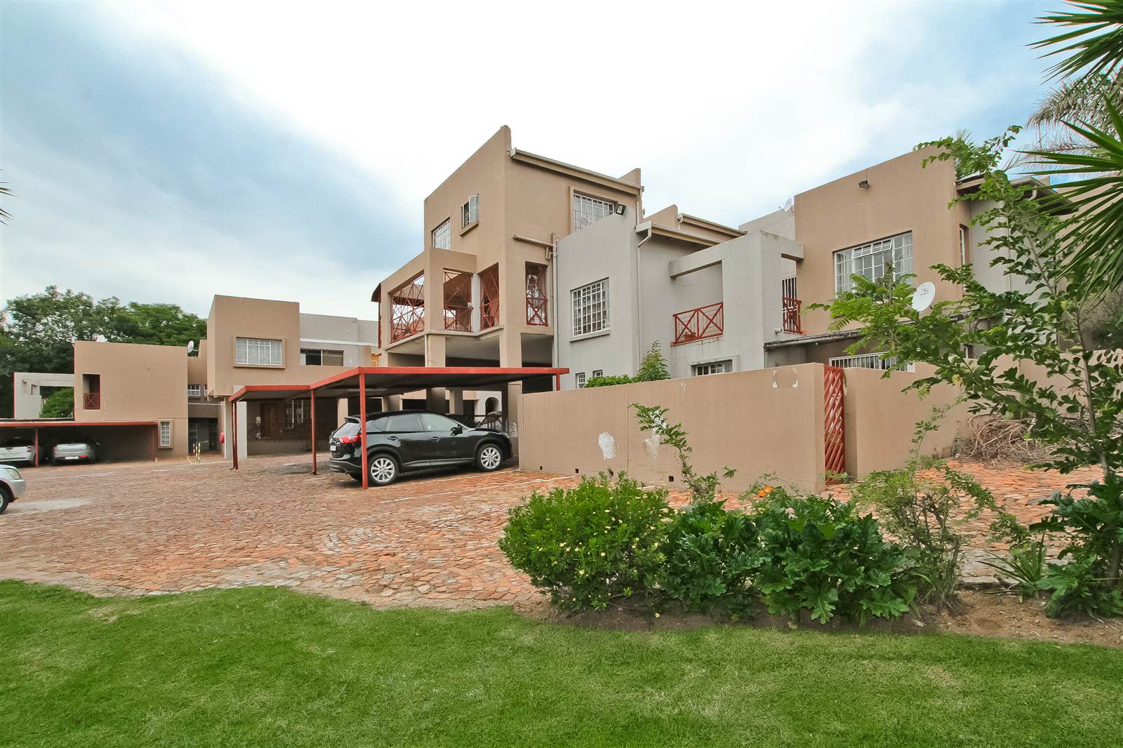 2 Bed Apartment in Corlett Gardens photo number 18