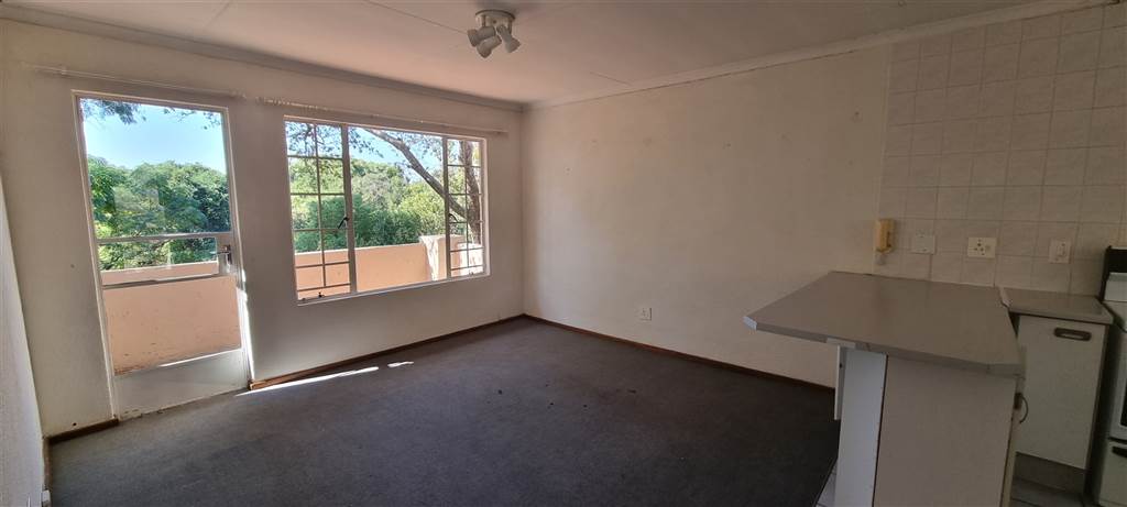 2 Bed Townhouse in Newlands photo number 7