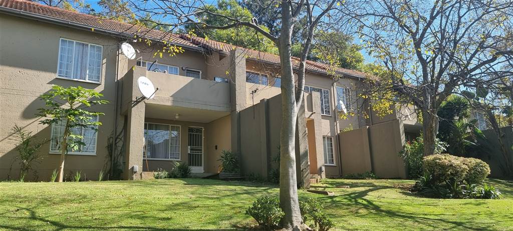 2 Bed Townhouse in Newlands photo number 2