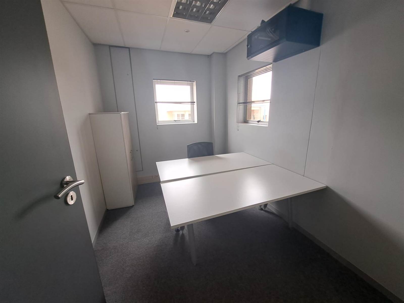 100.4  m² Office Space in Die Hoewes photo number 3