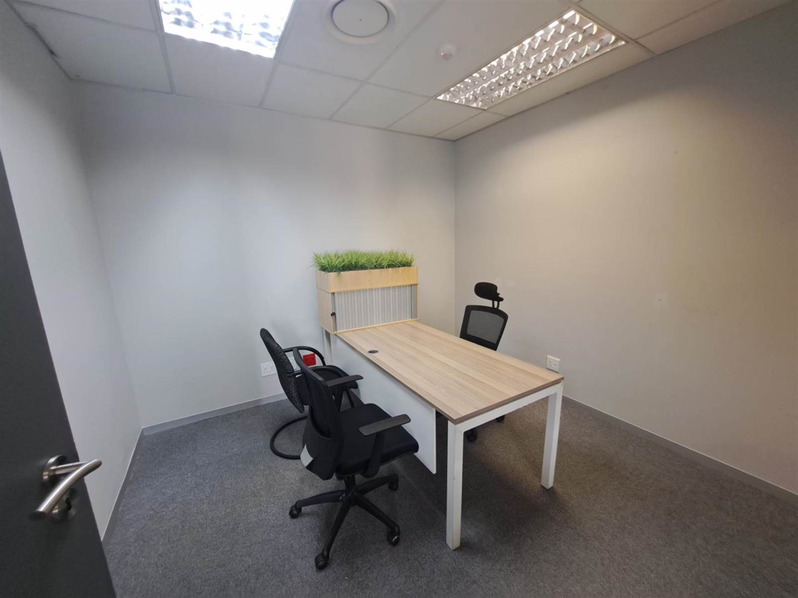 100.4  m² Office Space in Die Hoewes photo number 10