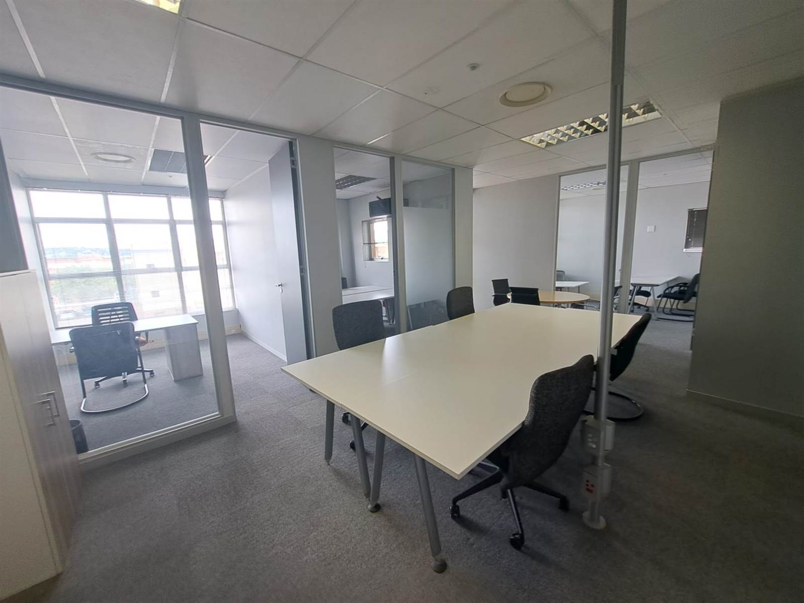 100.4  m² Office Space in Die Hoewes photo number 12