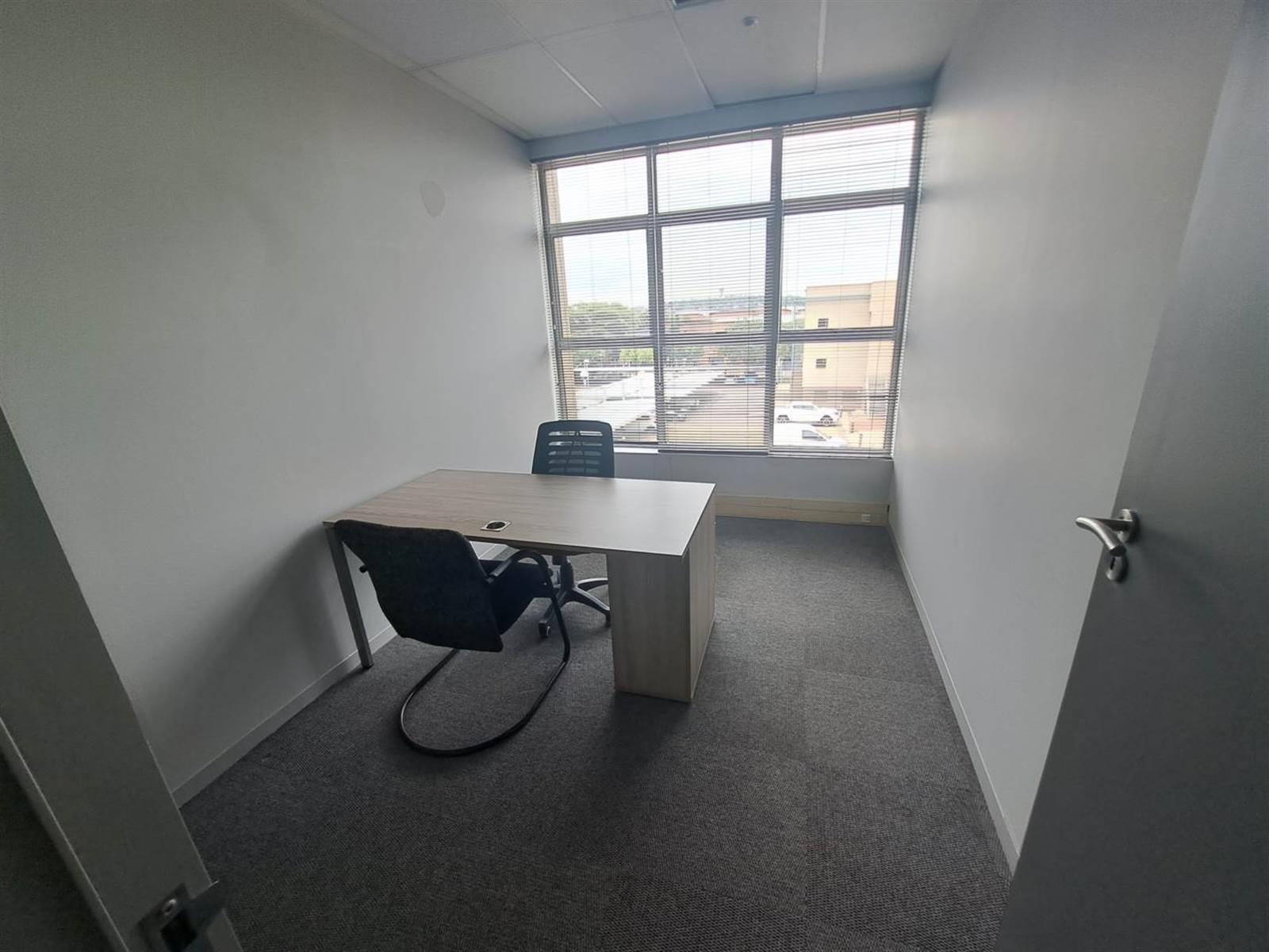 100.4  m² Office Space in Die Hoewes photo number 8
