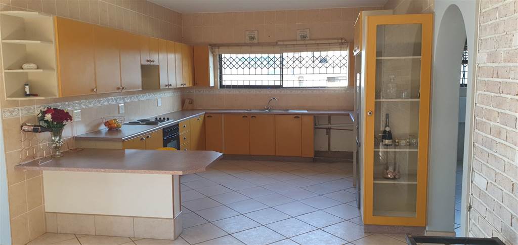 3 Bed Apartment in Manaba photo number 3