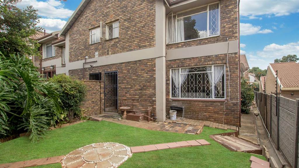 3 Bed Townhouse in Bergbron photo number 1