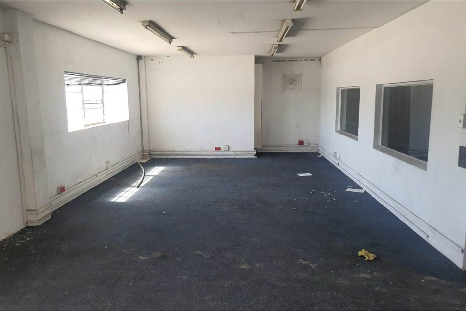 790  m² Industrial space in Deal Party photo number 8