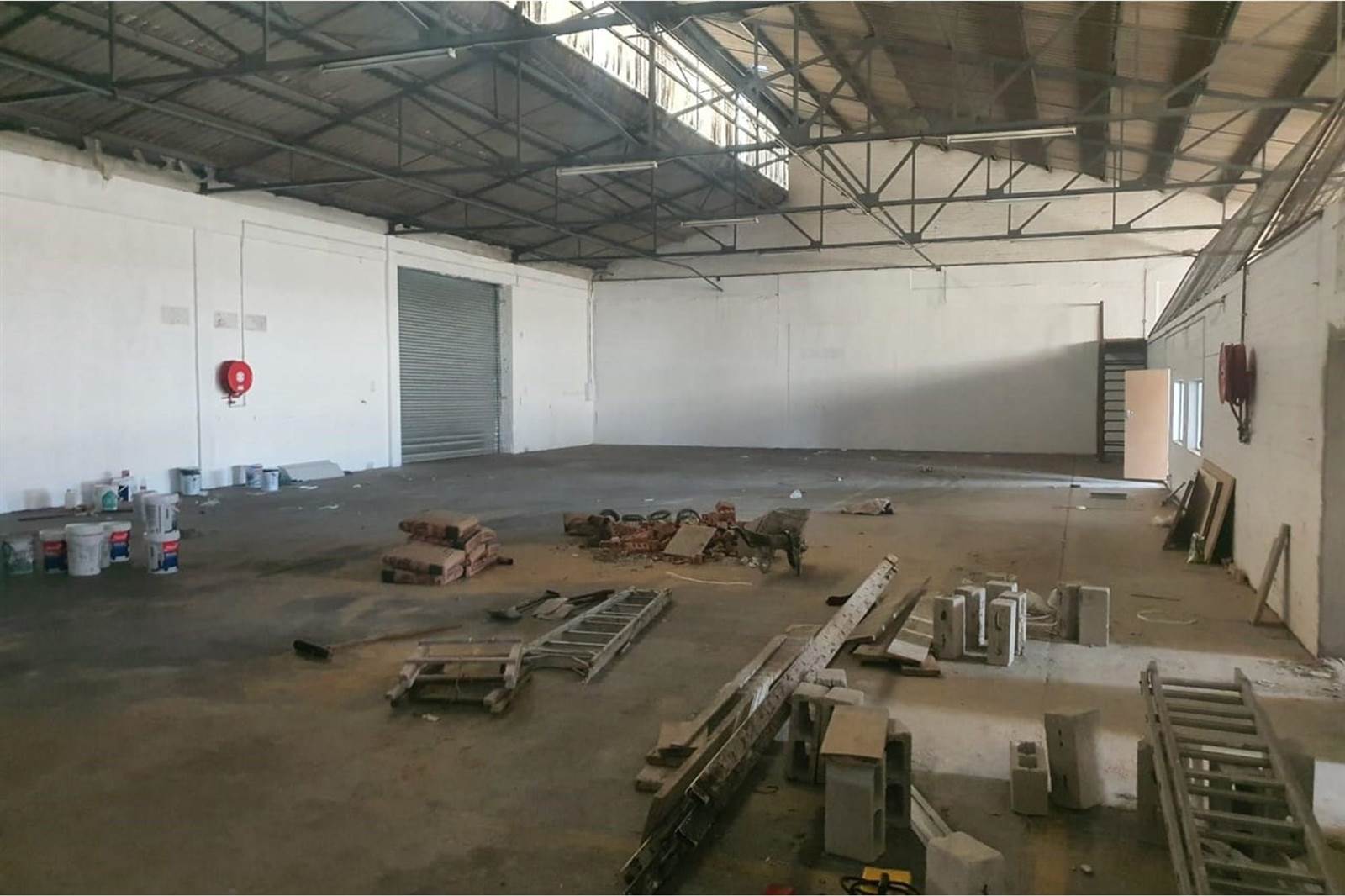 790  m² Industrial space in Deal Party photo number 6