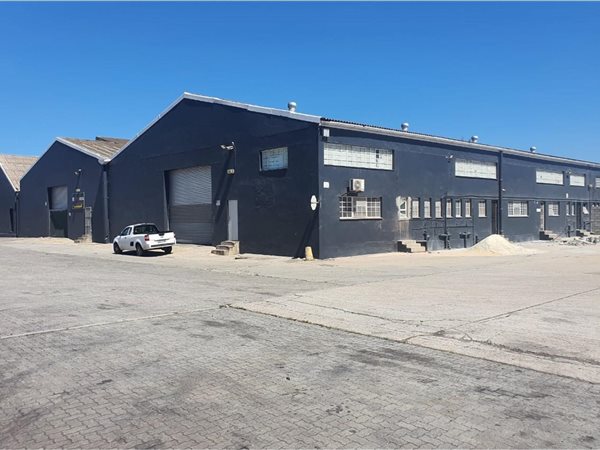 790  m² Industrial space in Deal Party