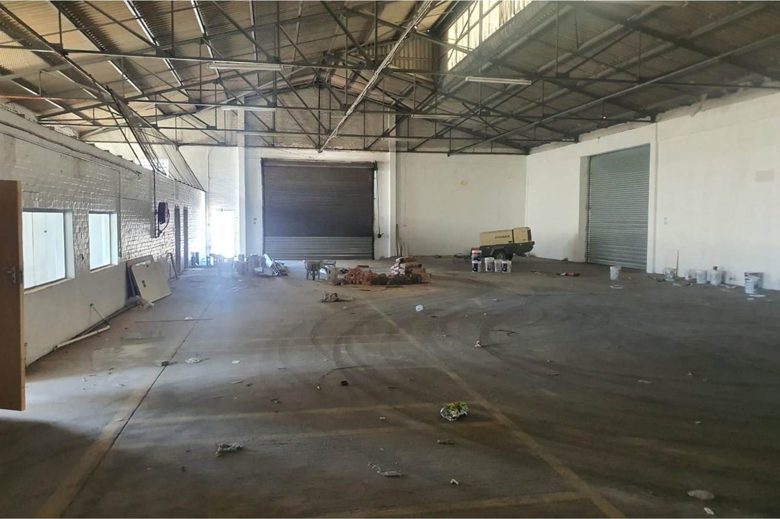 790  m² Industrial space in Deal Party photo number 4