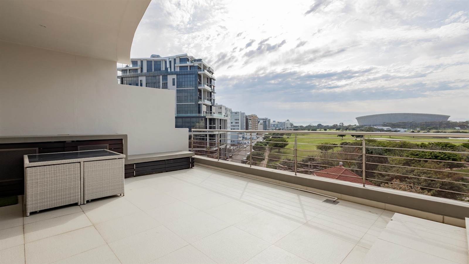 2 Bed Apartment in Mouille Point photo number 15