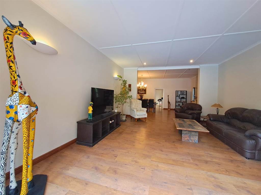 4 Bed House in Eastcliff photo number 9