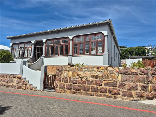 3 Bed House in Mossel Bay Central